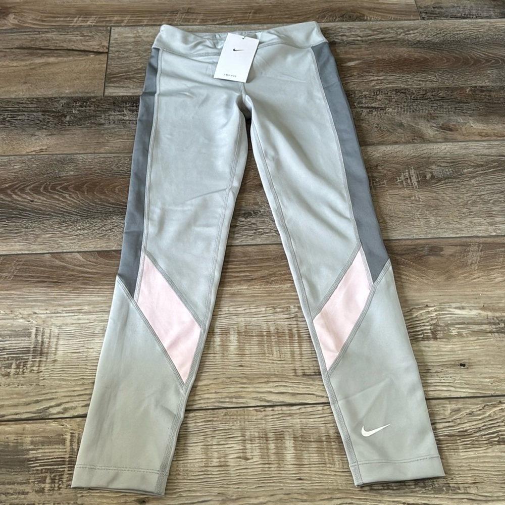 New With Tags Nike Girls Size Medium